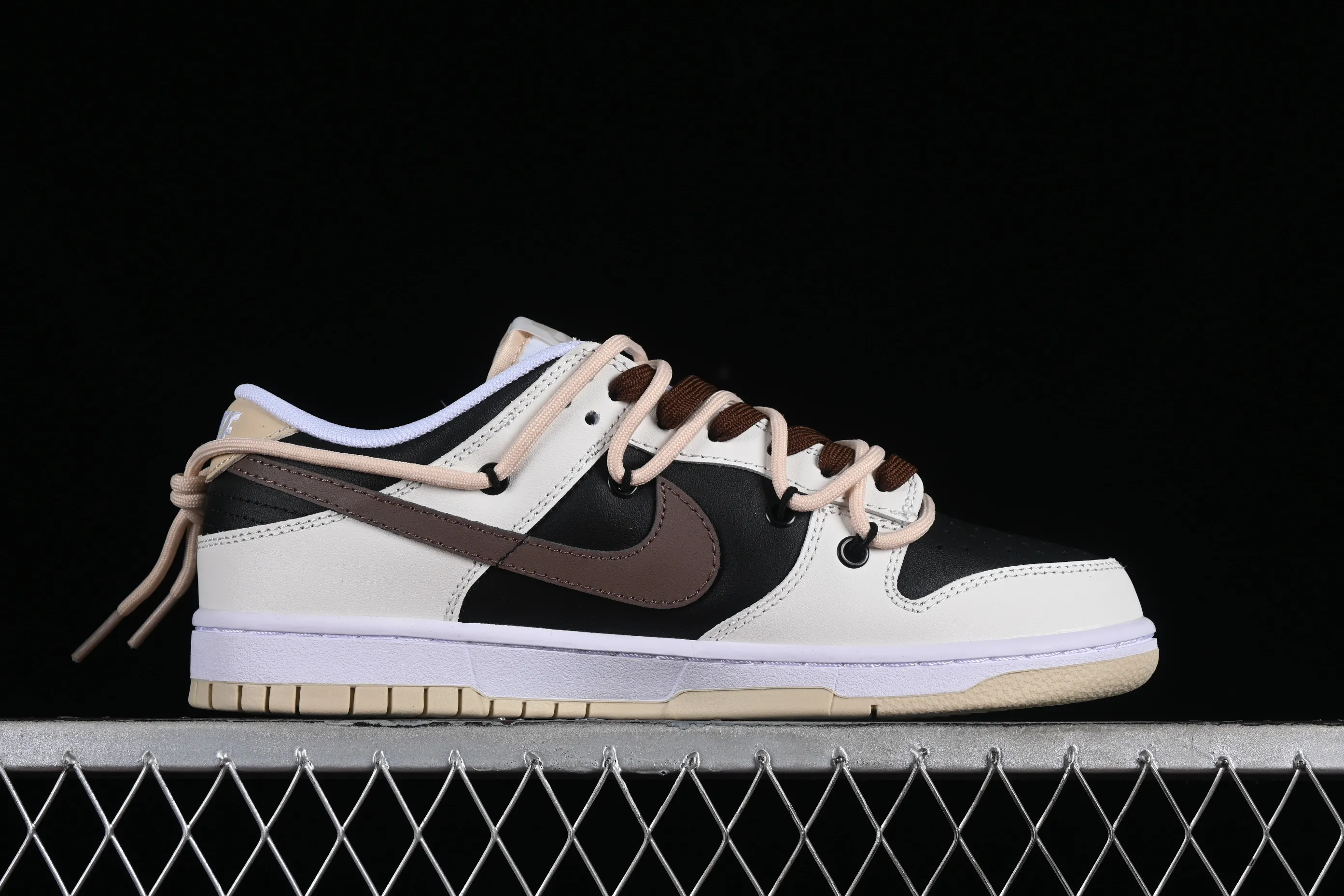 All categories Nk SB Dunk series Nk SB Dunk Low low-top sneakers Nk Dunk Low chestnut letters high street black and brown deconstruction SB strap low-top casual sneakers DV0831-003